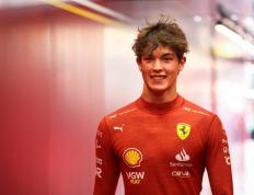 世俱杯2025-哈斯车队险胜阿斯顿马丁，塞恩斯刷新纪录